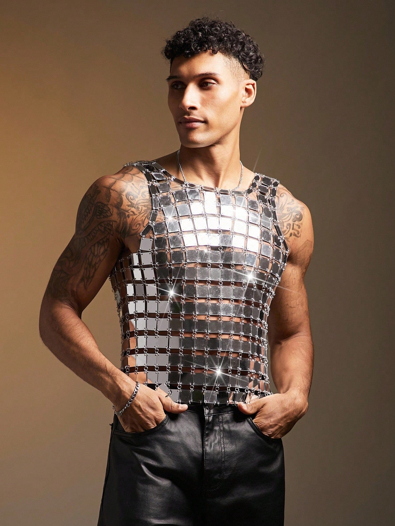 Men's Hollow-Out Back Chain Detail Tank Top