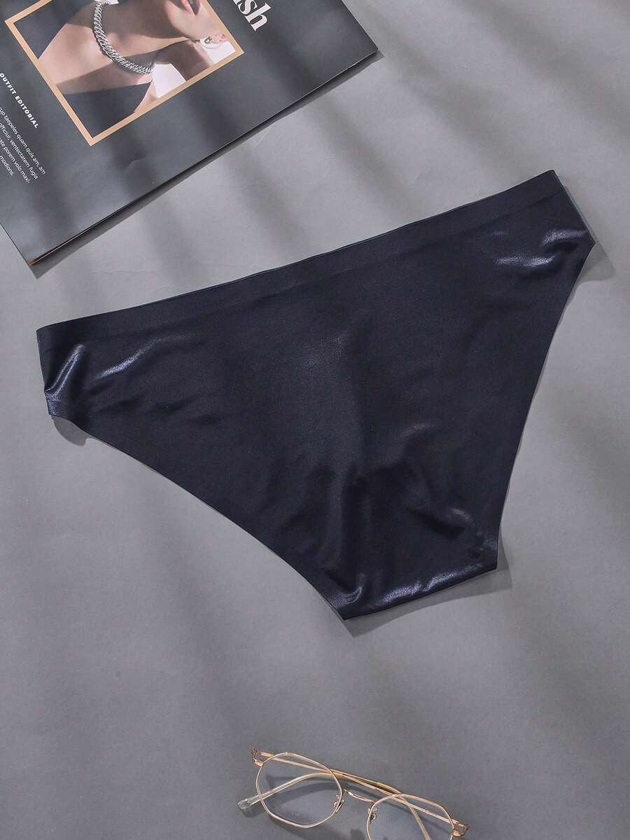 Pack of 5 men's low rise triangle briefs in sporty multicolor plain design made from lightweight stretch fabric.