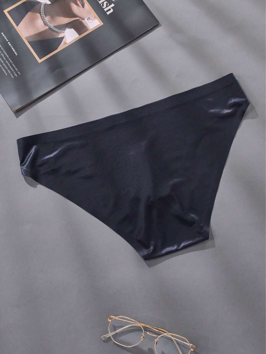 Pack of 5 men's low rise triangle briefs in sporty multicolor plain design made from lightweight stretch fabric.