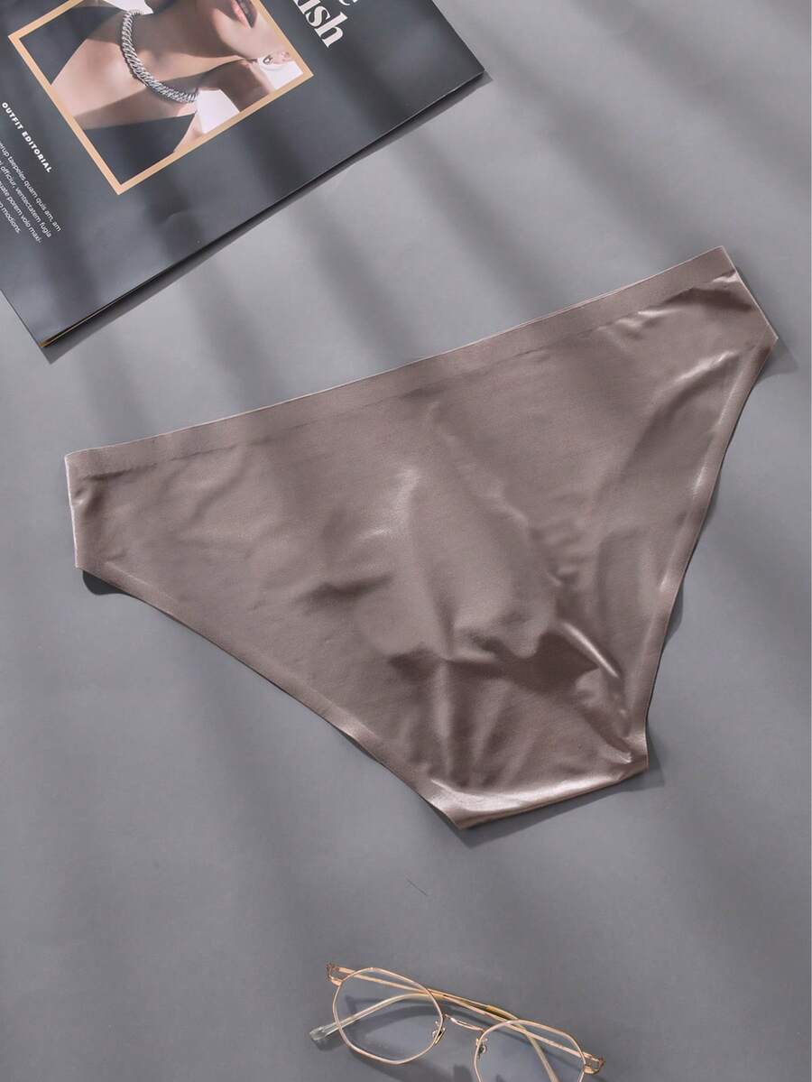 Pack of 5 men's low rise triangle briefs in sporty multicolor plain design made from lightweight stretch fabric.