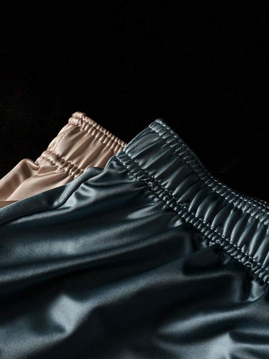 4-pack of plain men's silk stretch mid-rise underwear in soft knitted fabric
