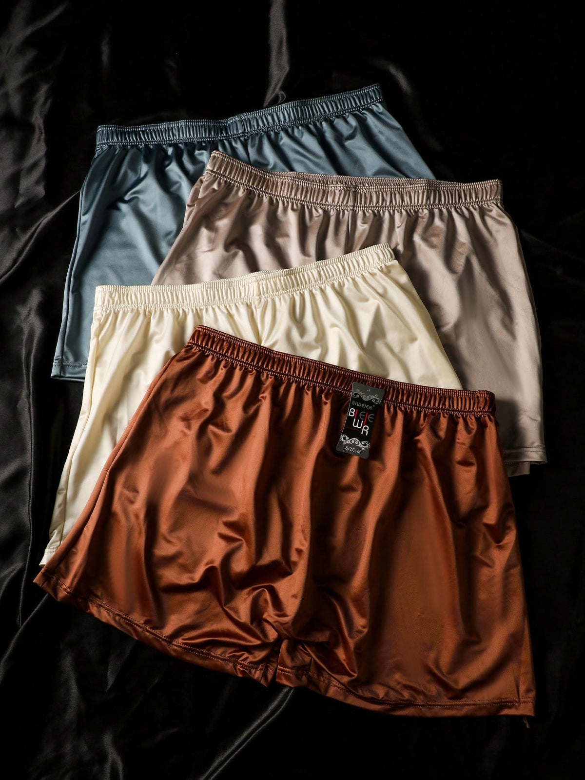 4-pack of plain men's silk stretch mid-rise underwear in soft knitted fabric