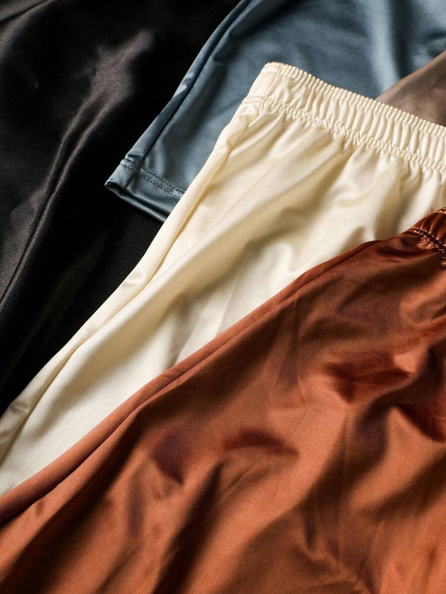 4-pack of plain men's silk stretch mid-rise underwear in soft knitted fabric
