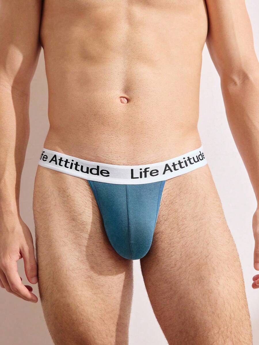 Men's sporty low rise boxer brief featuring a letter waistband made of breathable knitted fabric.