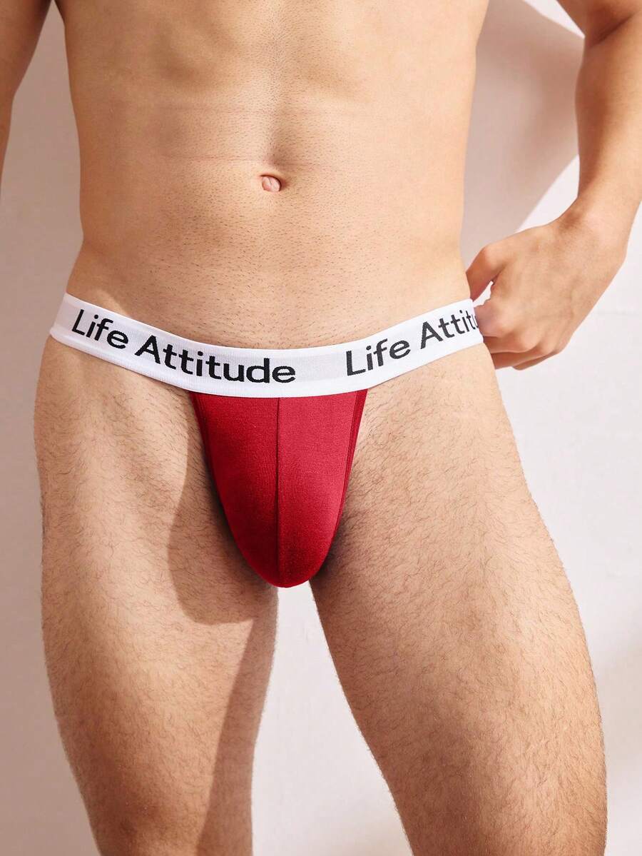Men's sporty low rise boxer brief featuring a letter waistband made of breathable knitted fabric.