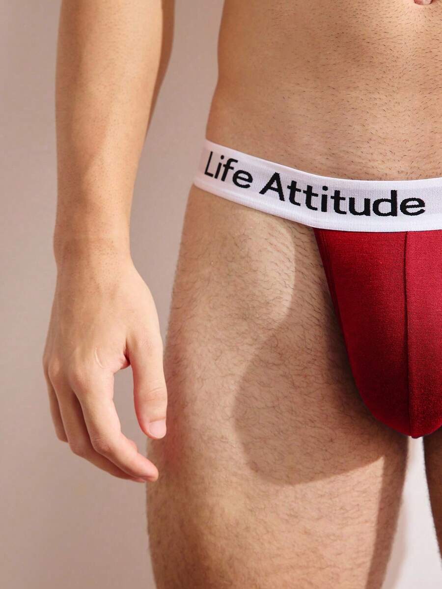 Men's sporty low rise boxer brief featuring a letter waistband made of breathable knitted fabric.