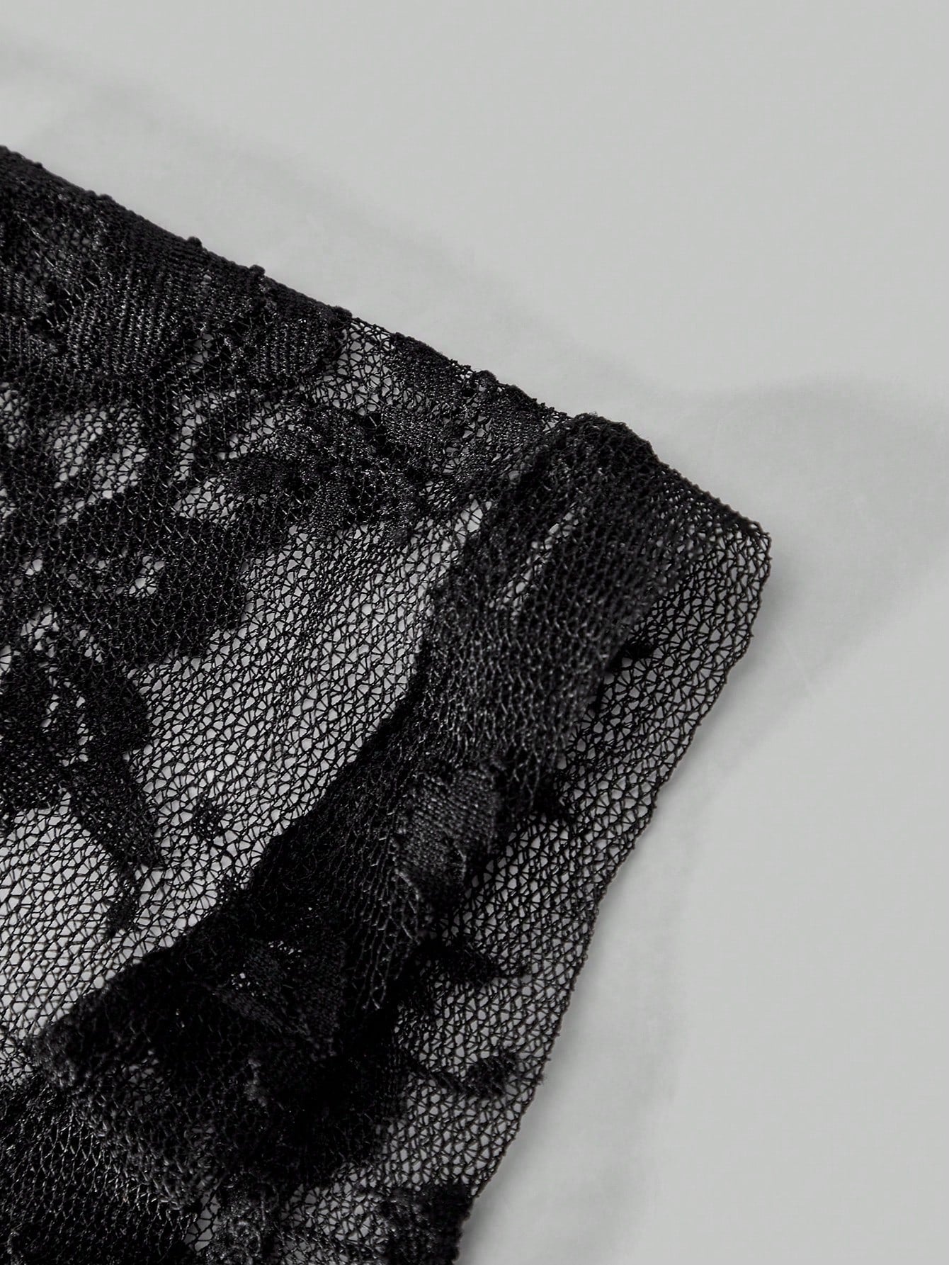 Men's black and white lace trim briefs with letter and plant pattern, regular fit, slight stretch, made from polyamide and elastane.