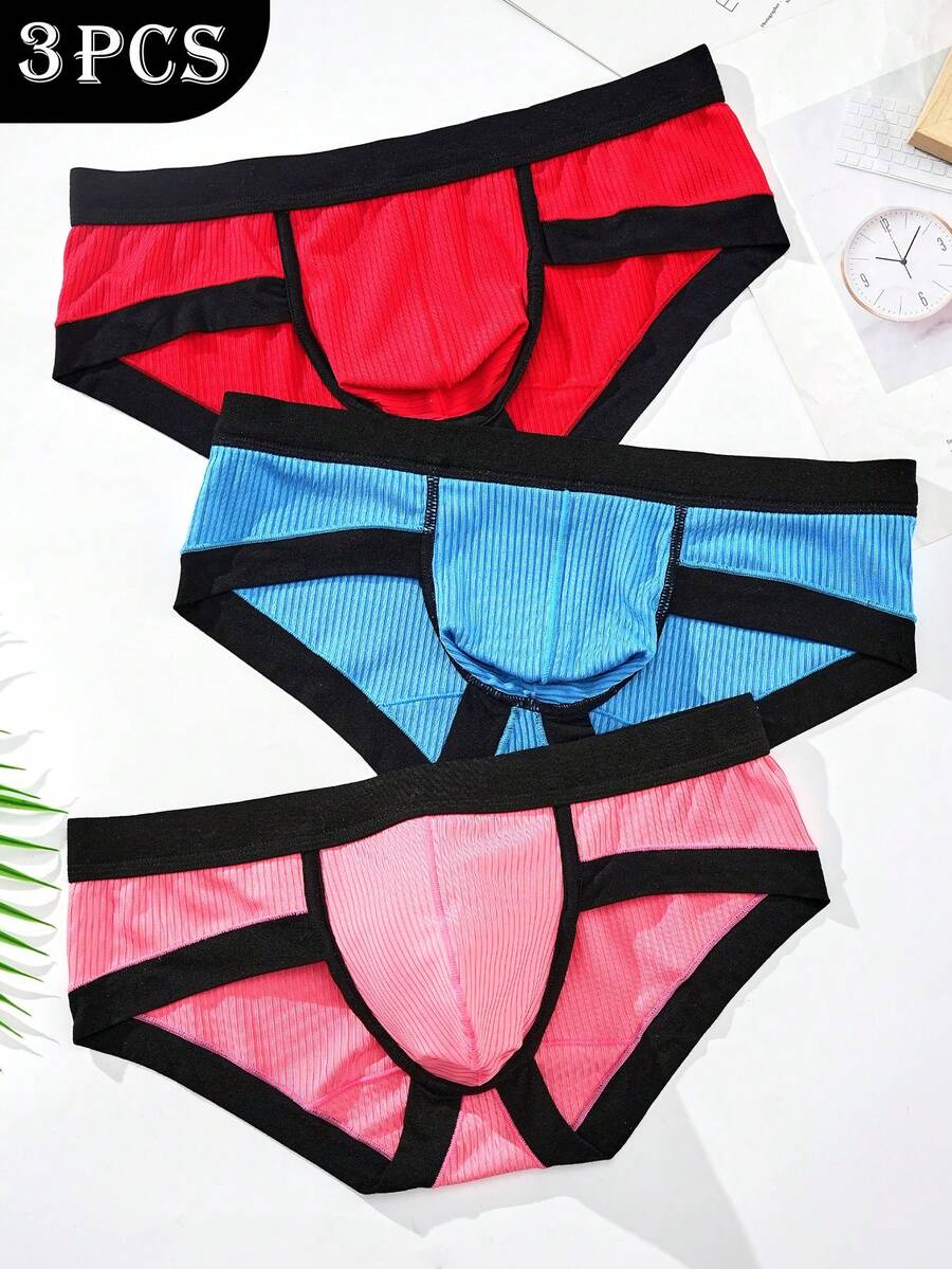 3-pack of men's sporty mid-rise briefs in multicolor featuring contrast binding and high stretch fabric.