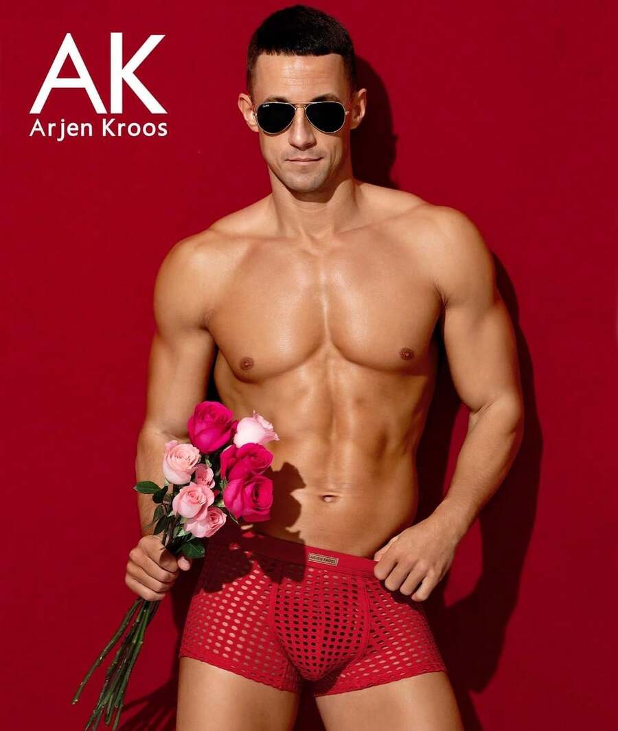 Men's breathable mesh trunk underwear featuring plain contrast mesh design and quick-drying polyester fabric.