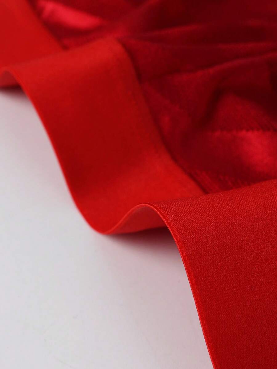 Men's plain red mid-rise boxer shorts made of stretch knitted fabric.