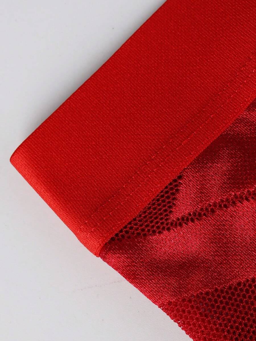 Men's plain red mid-rise boxer shorts made of stretch knitted fabric.
