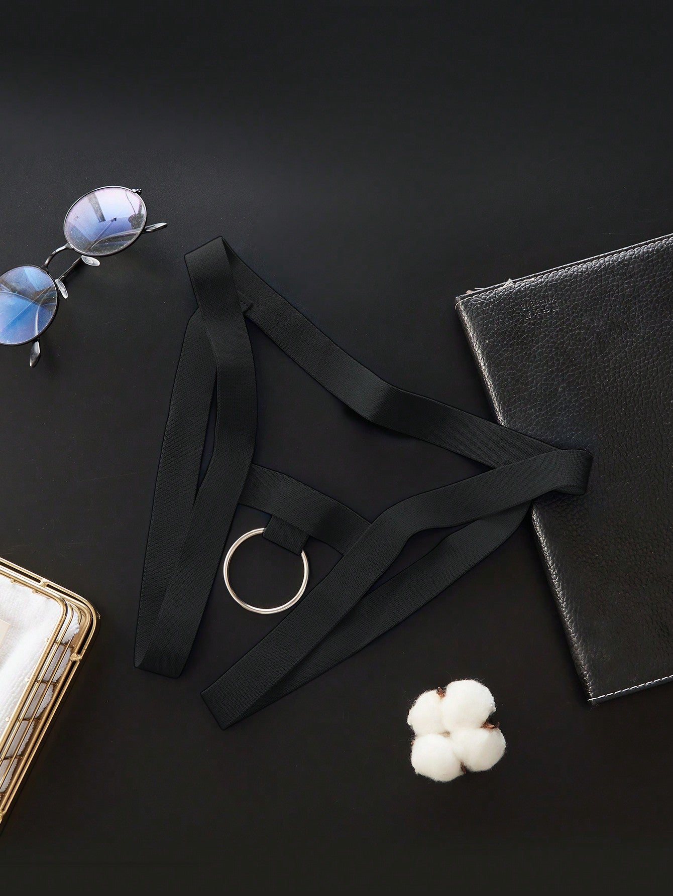 Men’s Casual Shorts With Ring Accent And Strap Detail