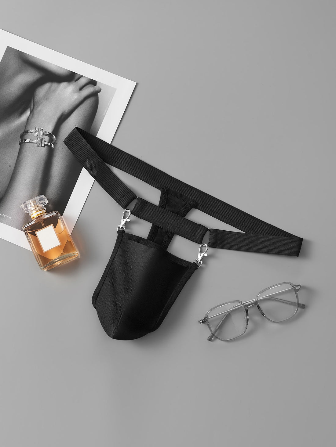 Men’s Casual Shorts With Ring Accent And Metal Detail