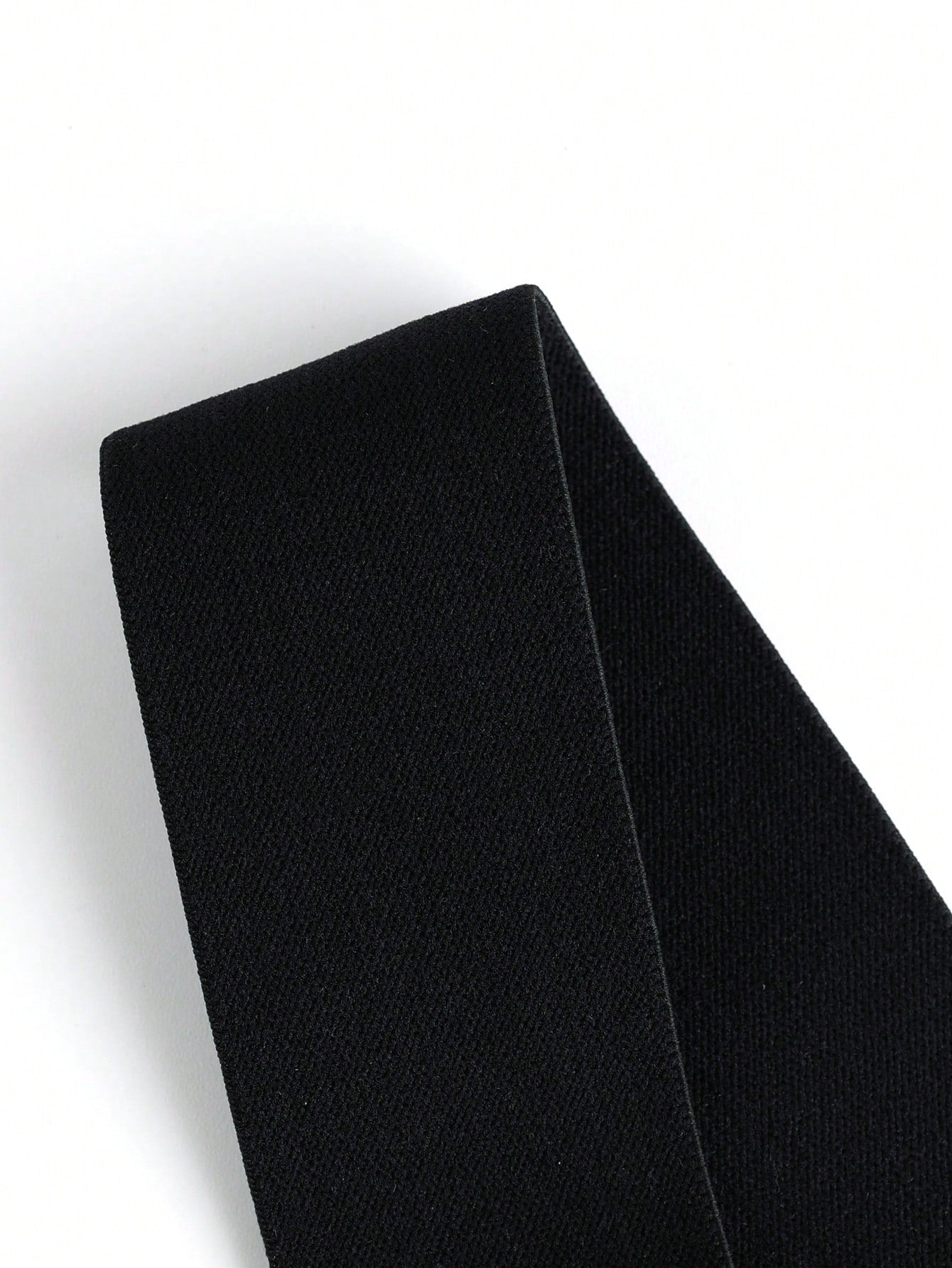 Men’s Casual Shorts In Solid Color With Vent Cut Design