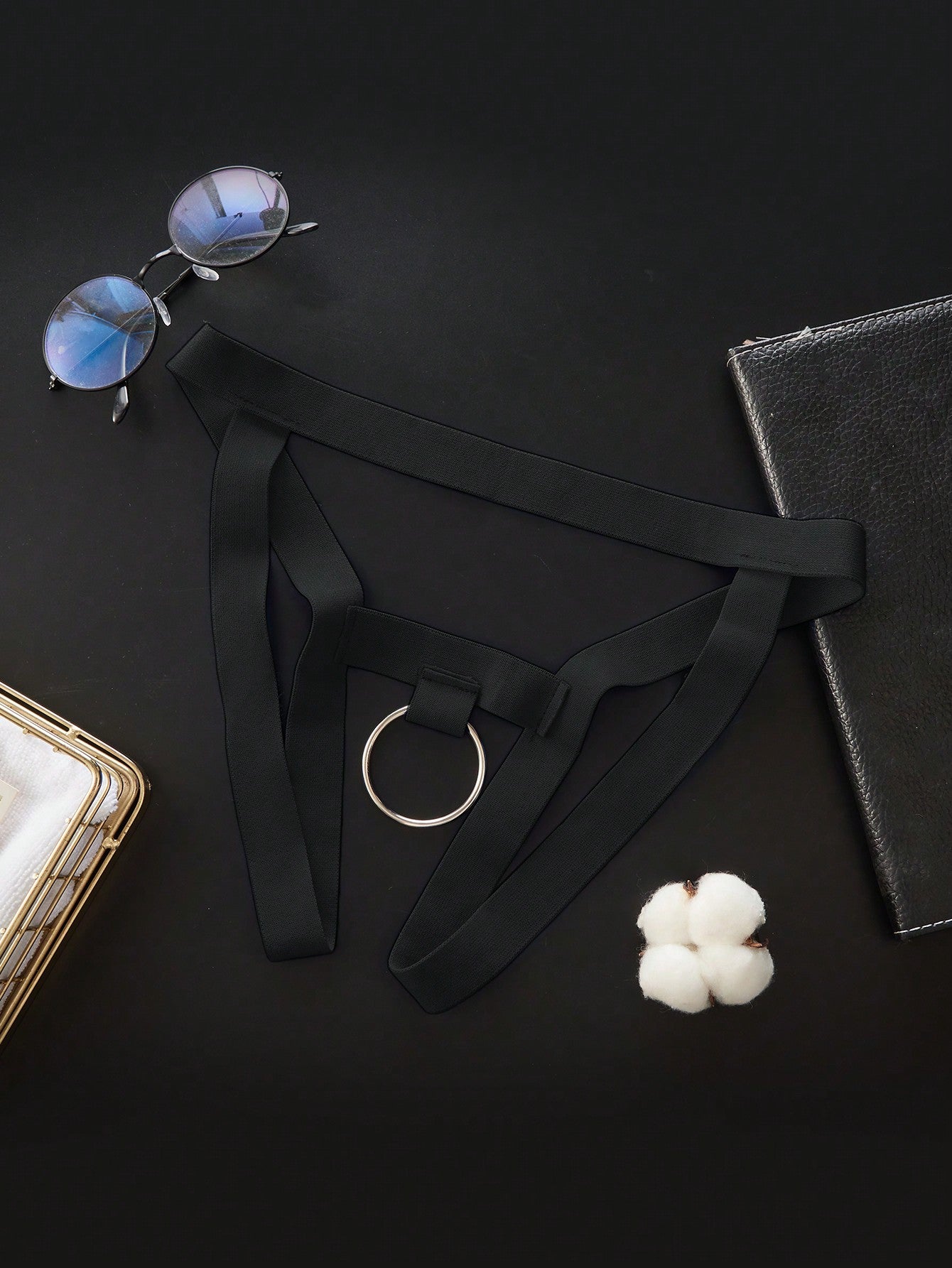 Men’s Casual Shorts With Ring Accent And Strap Detail