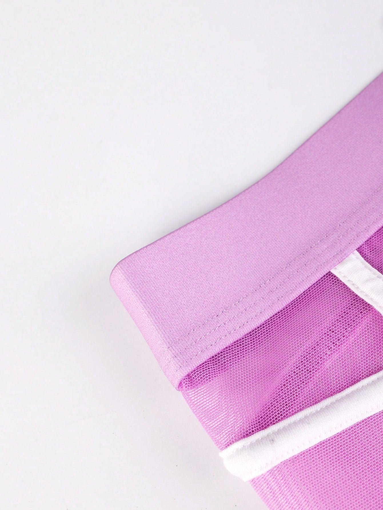 Men’s Lightweight Shorts With Color Block Fabric And Trim