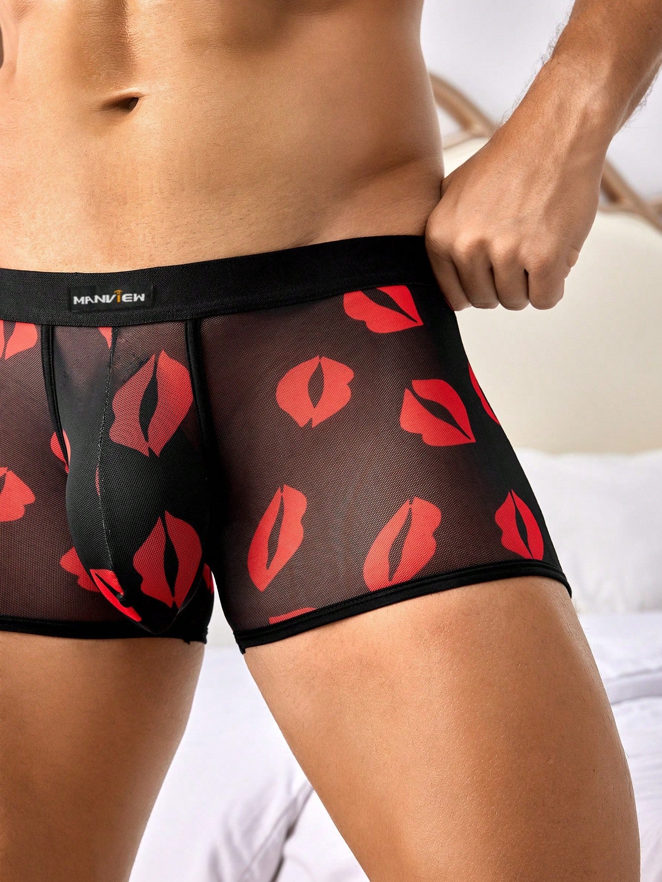 Men’s Casual Shorts With Lip Print Jacquard Waist Detail