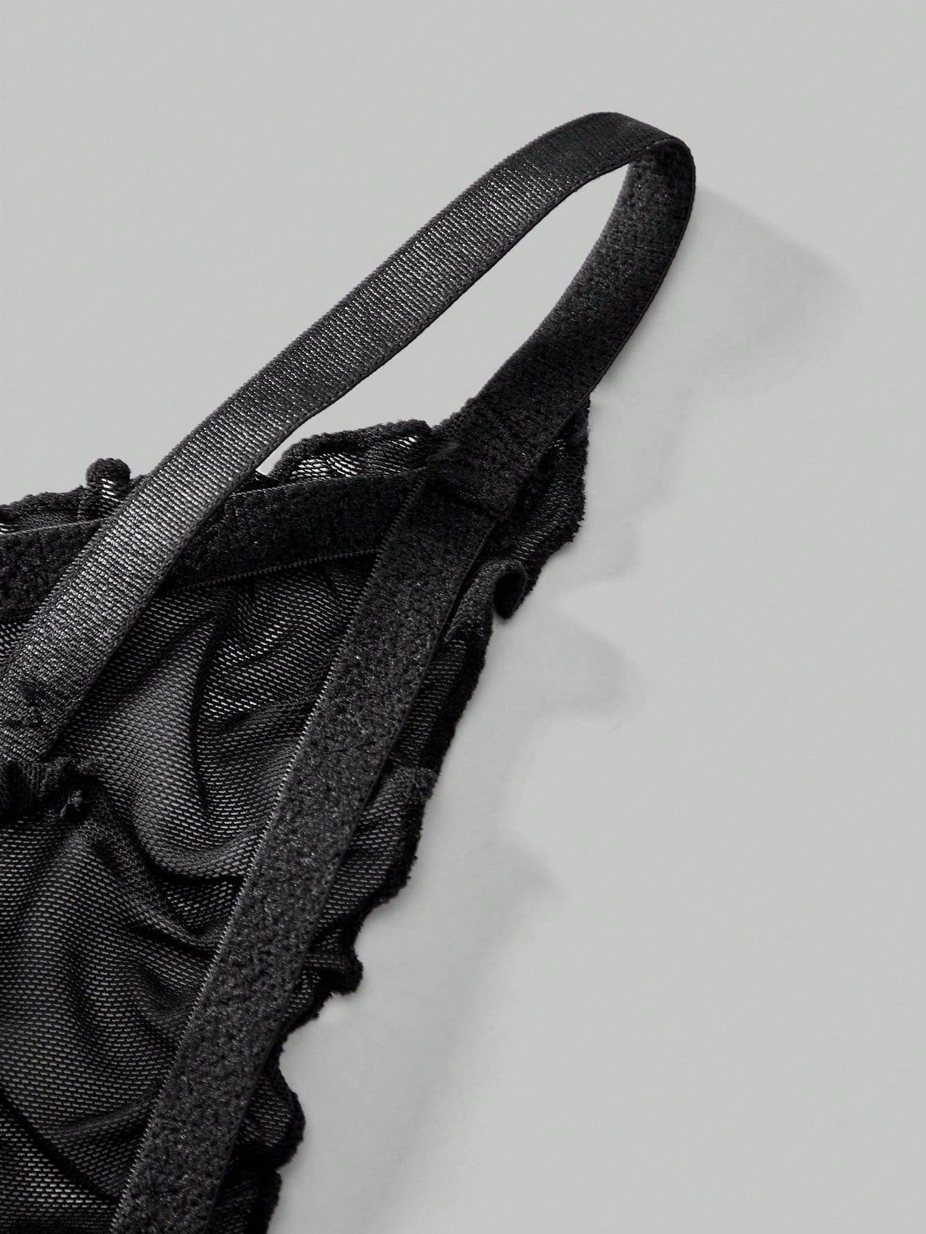 Men’s Lightweight Mesh Shorts With Cutout Detail Mid Waist