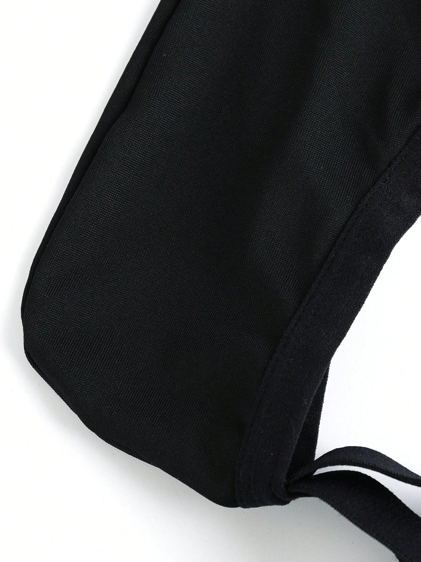 Men’s Casual Shorts In Solid Color With Vent Cut Design