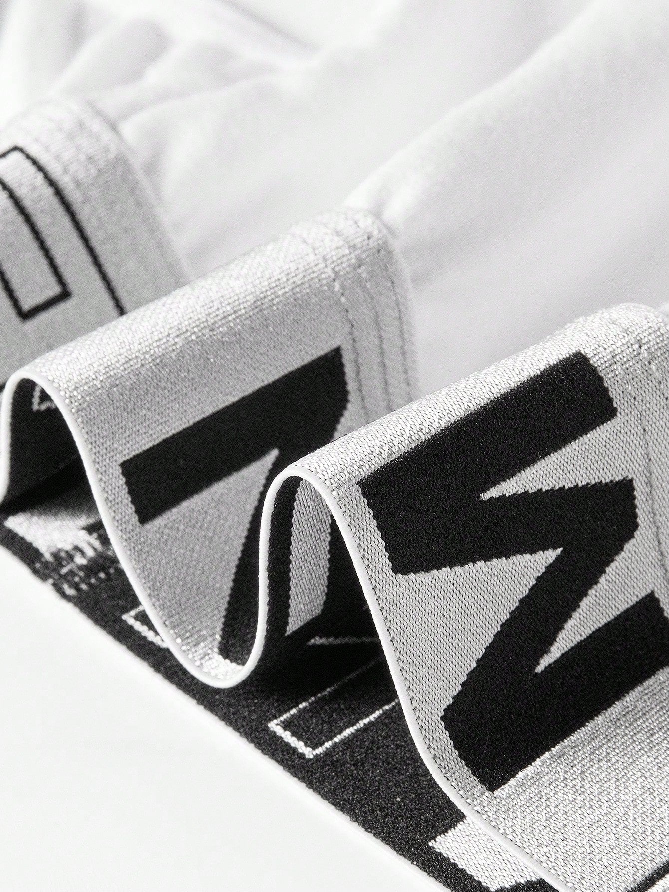 Men’s Lightweight Shorts Two-Piece Set With Woven Letter Pattern