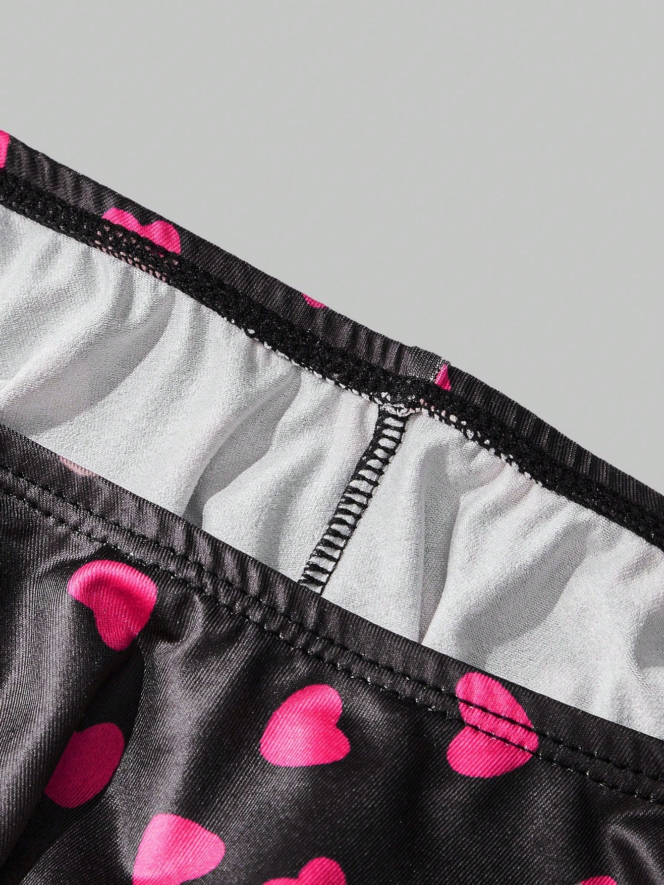 Men’s Casual Shorts With Heart Print And Trim Detail