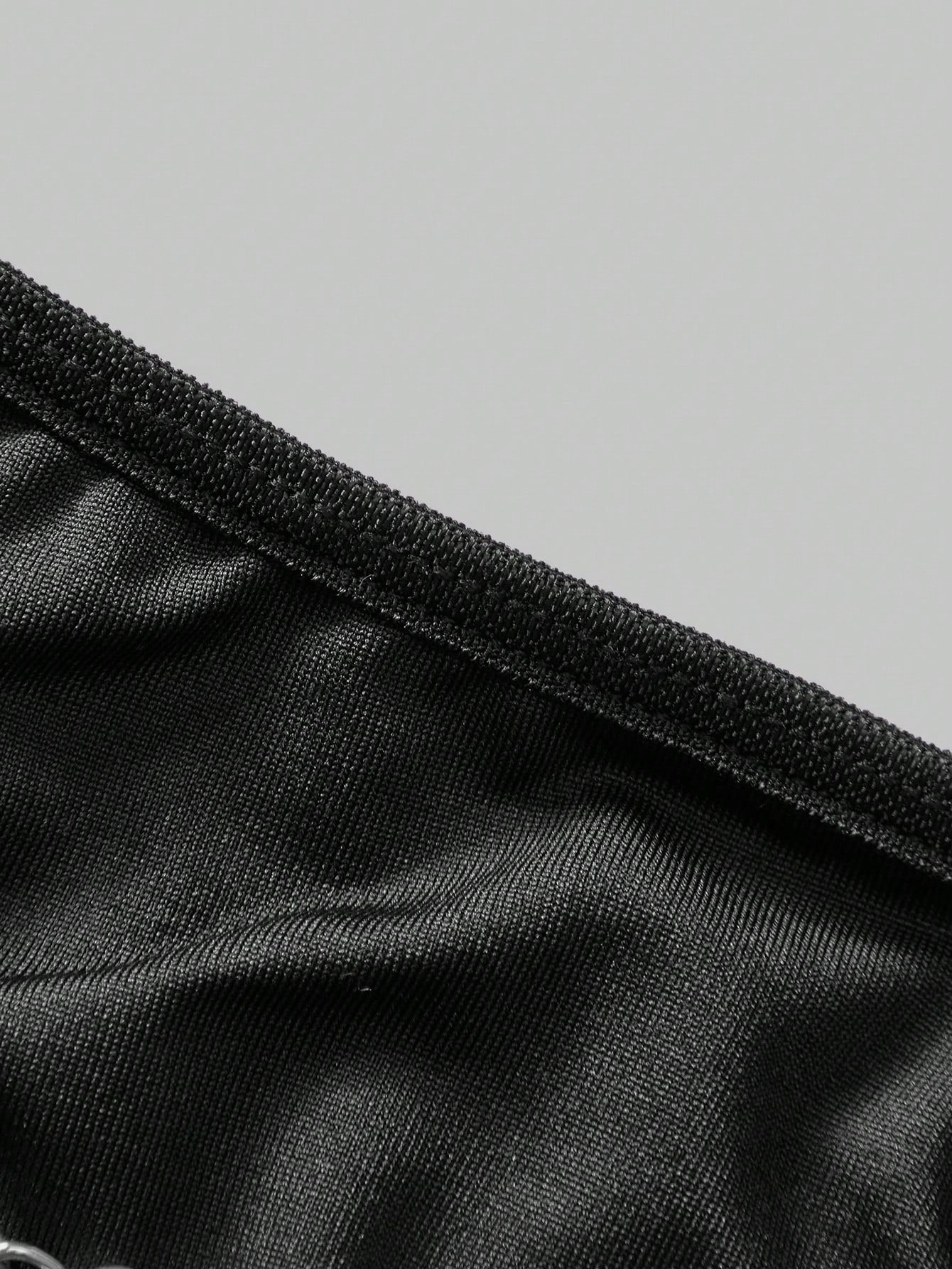 Men’s Casual Shorts With Chain Detail Minimal Style