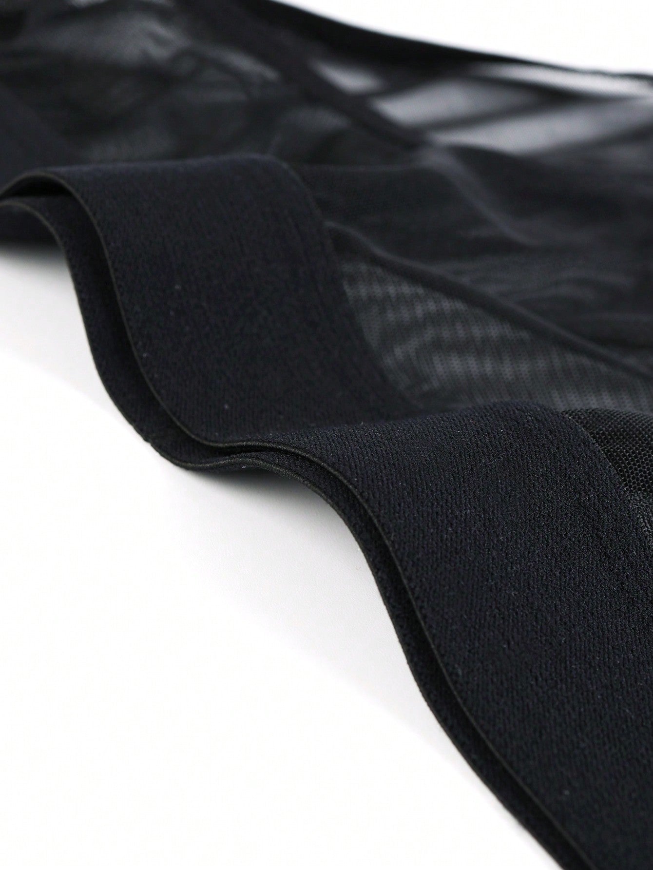 Men’s Casual Shorts With Triangle Cut Minimal Style