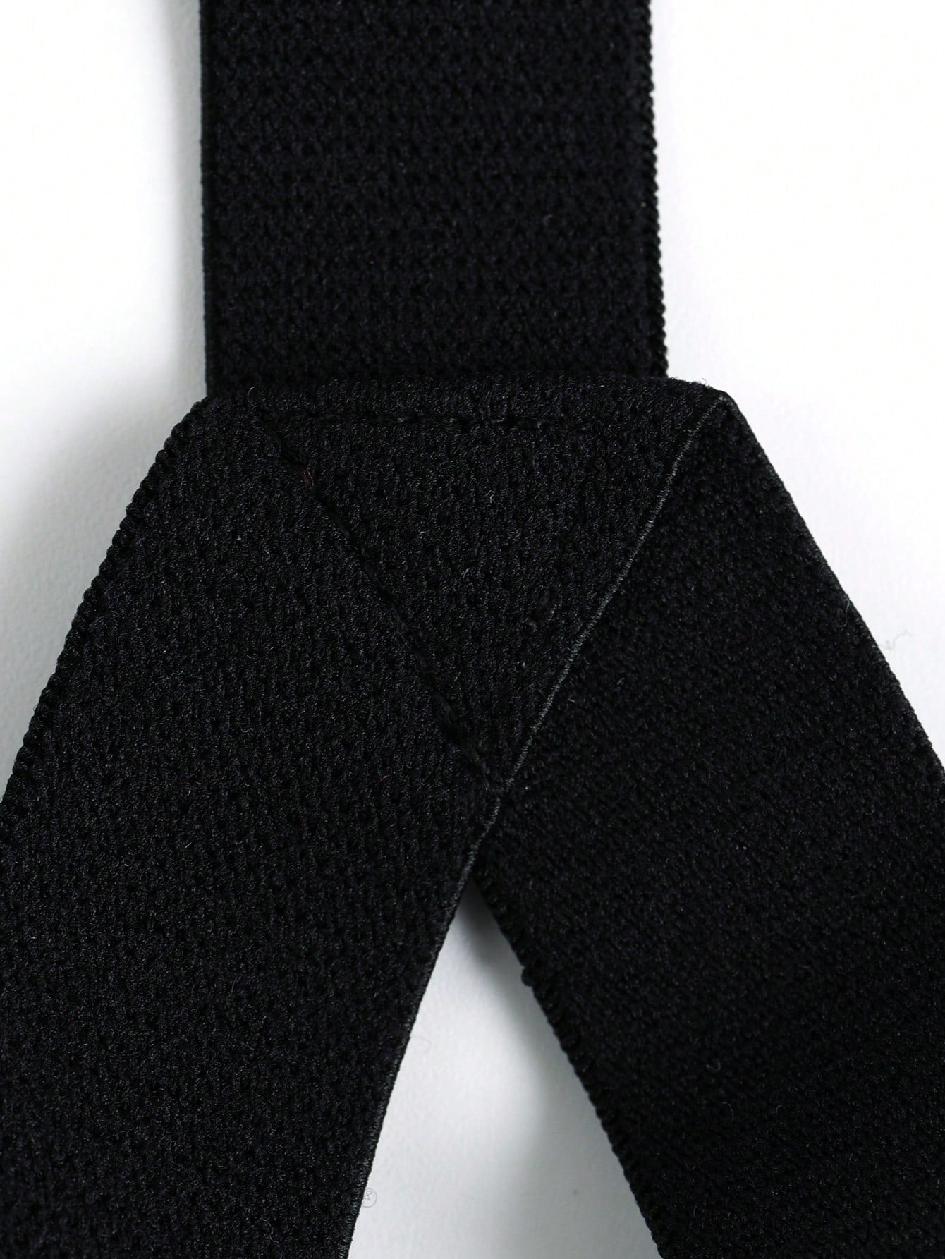 Men’s Casual Shorts In Solid Color With Vent Cut Design