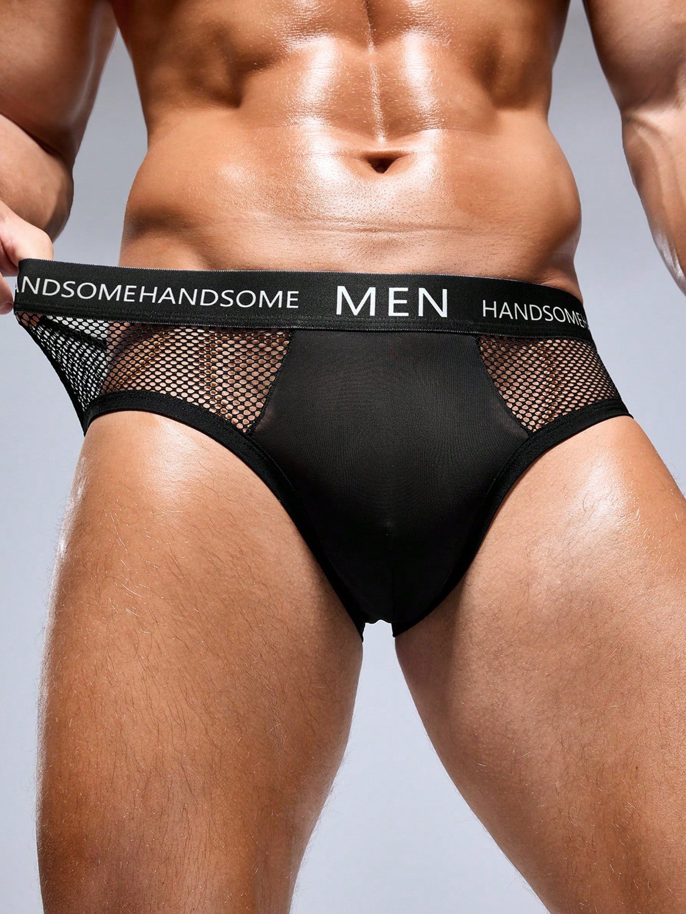 Men’s Casual Shorts With Contrast Letter Elastic Waistband