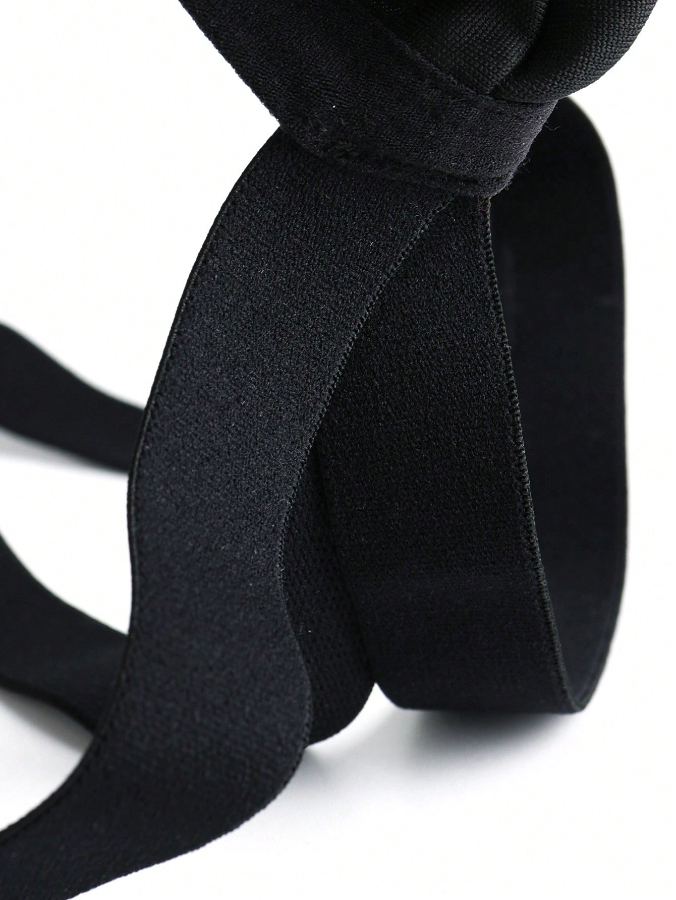 Men’s Casual Shorts In Solid Color With Vent Cut Design