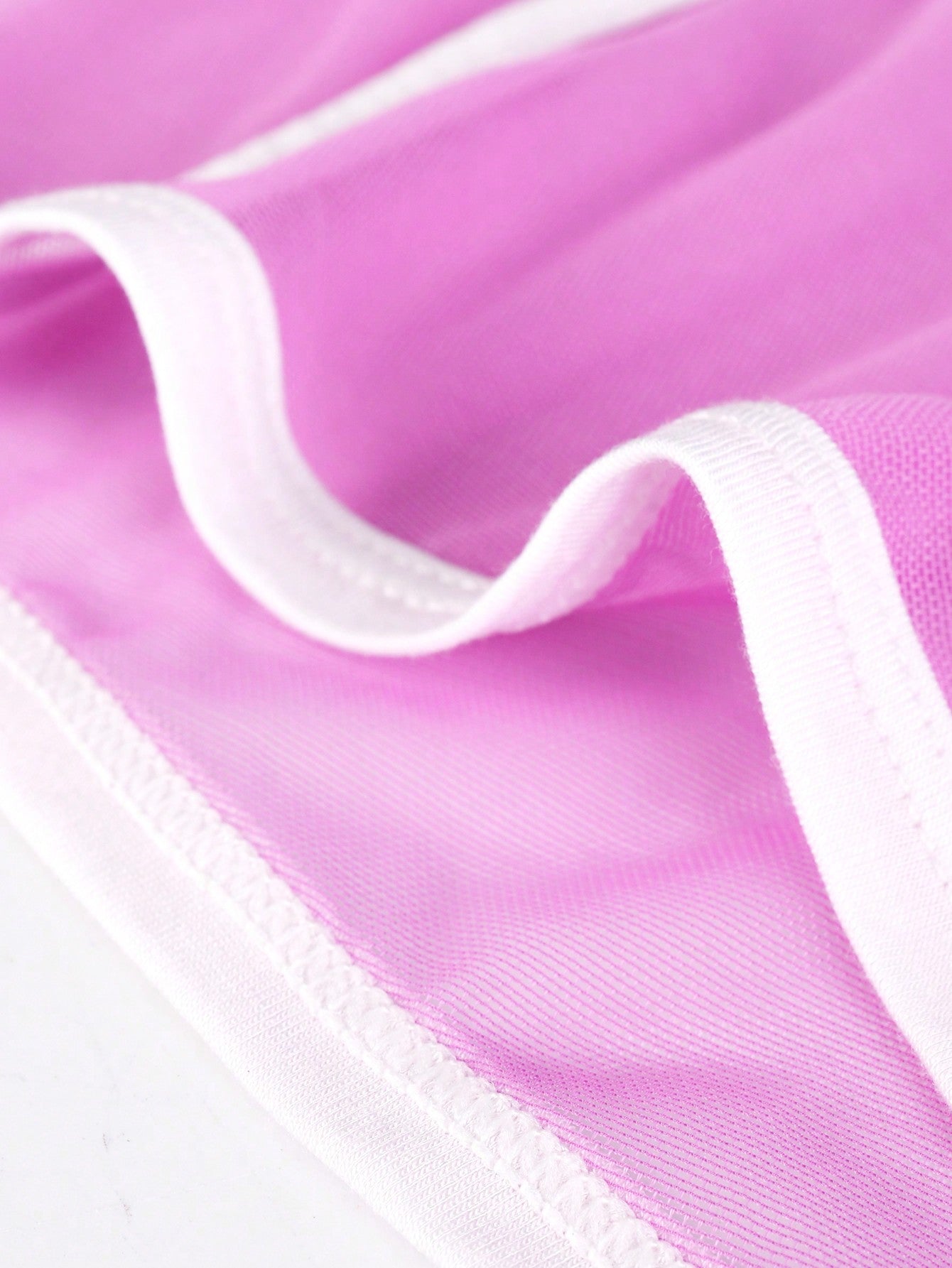 Men’s Lightweight Shorts With Color Block Fabric And Trim